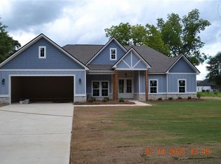 370 Owens Rd, Fort Mitchell, AL 36856