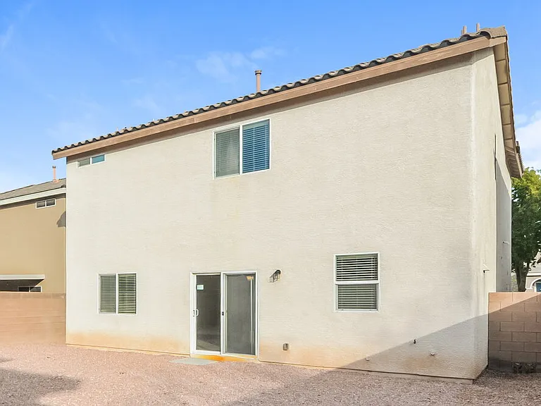 10215 Cougar Crossing St — Photo 16