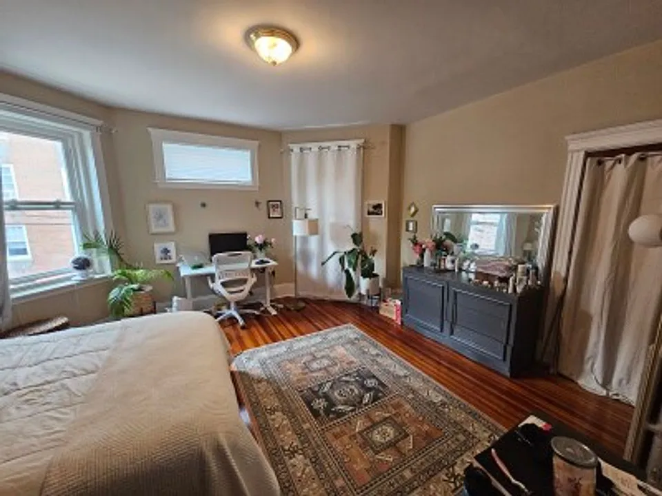 5 Euston St #2