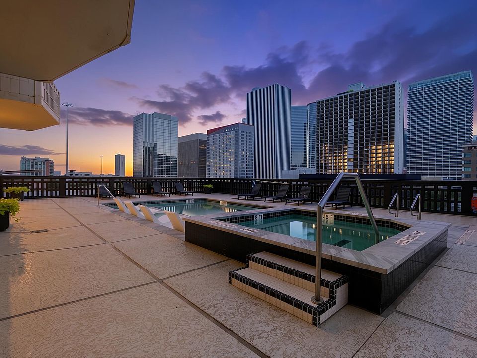 1st image of 2016 Main St #Penthouse 2