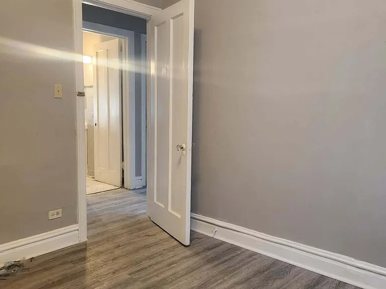 8017 S Maryland Ave #3B — Photo 2