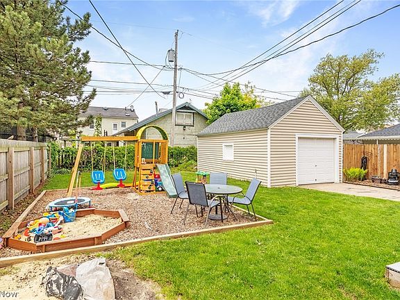 2nd image of 818 Allison Ave