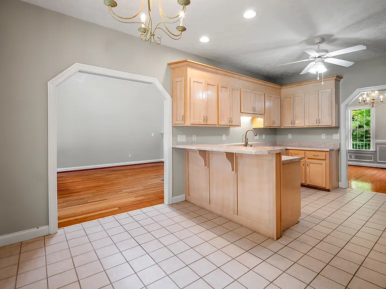 619 Greyshire Dr — Photo 19