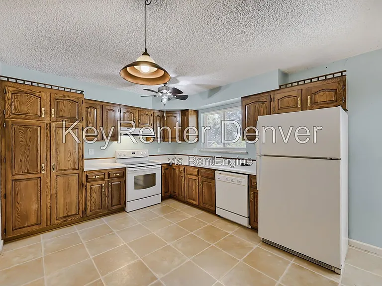 6313 Pierson St — Photo 4