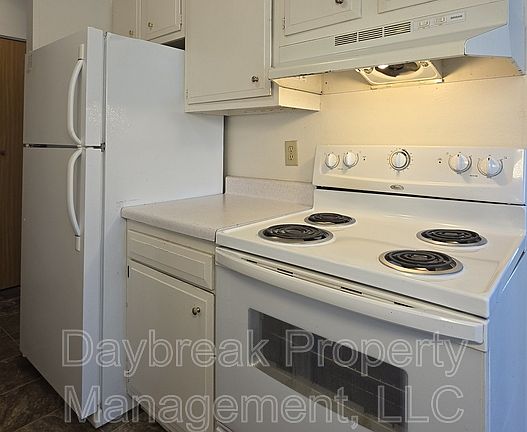 5th image of 2414 3rd Ave N #11