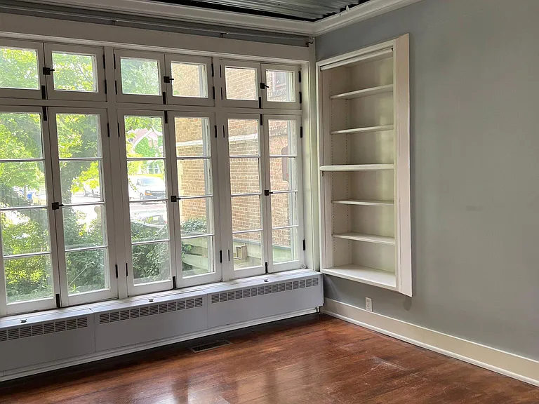 922 W Berry St — Photo 18