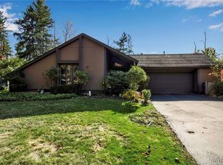 328 Bramblewood Ln, East Amherst, NY 14051