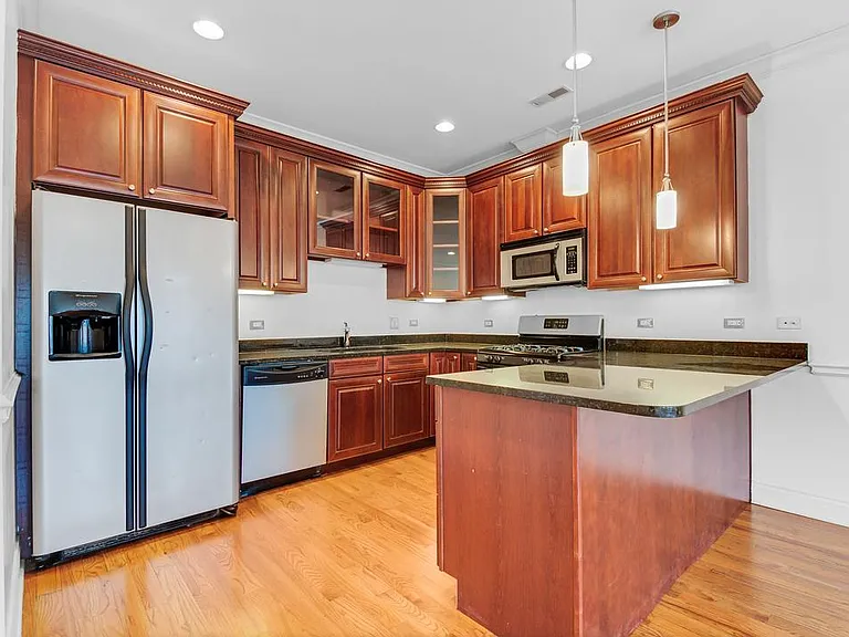 3355 N Clark St #2S — Photo 3