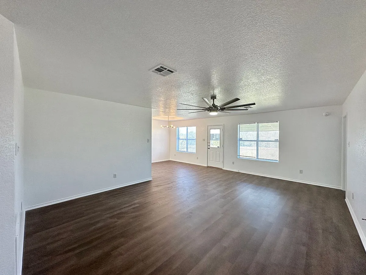 Building Photo - 3102 Viewcrest Dr