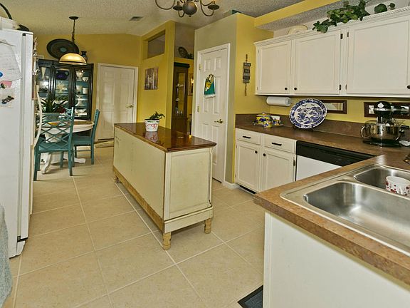 5th image of 1781 Dartmouth Dr