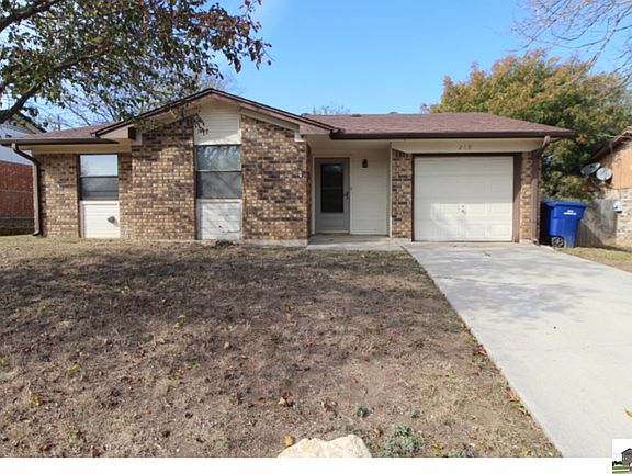3rd image of 219 Blanket Dr