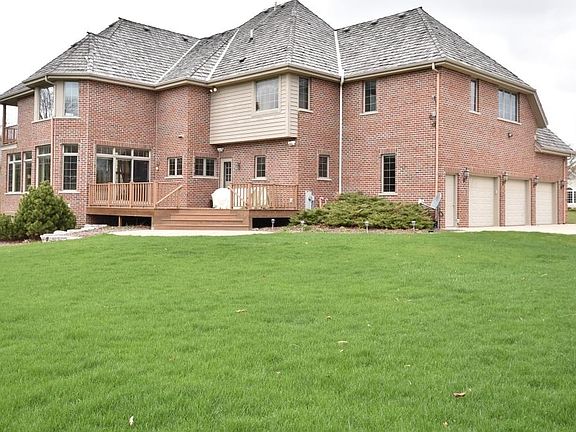 2nd image of 403 N Thornbush Cir
