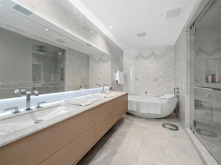 18501 Collins Ave #2704 — Photo 13