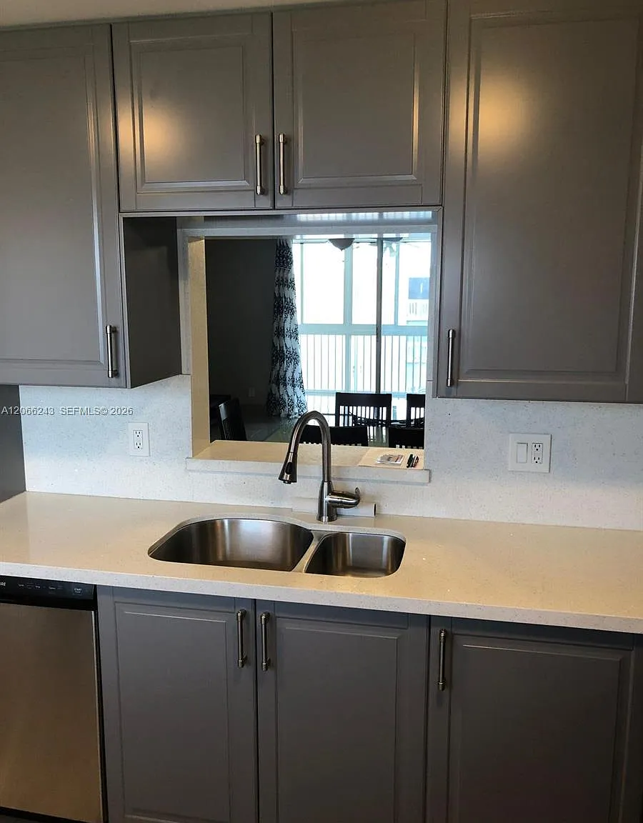 Meadowbrook Towers Condo — Photo 4