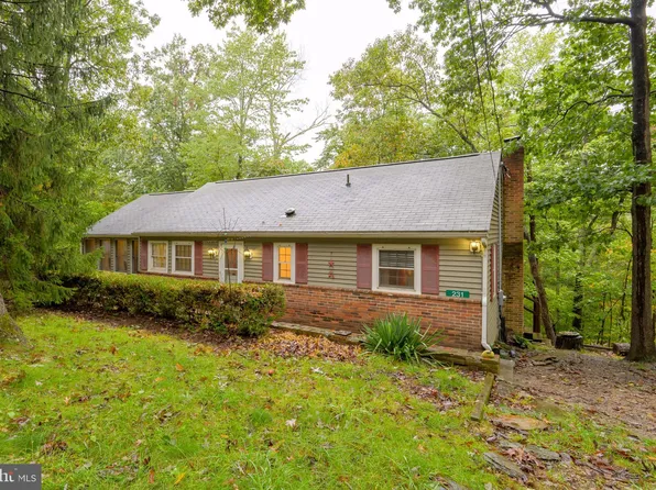 231 Honeysuckle Ln, Bluemont, VA 20135