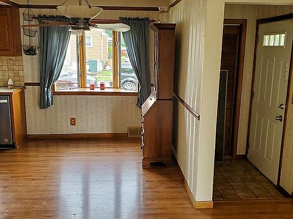 4th image of 487 Mayflower Ave