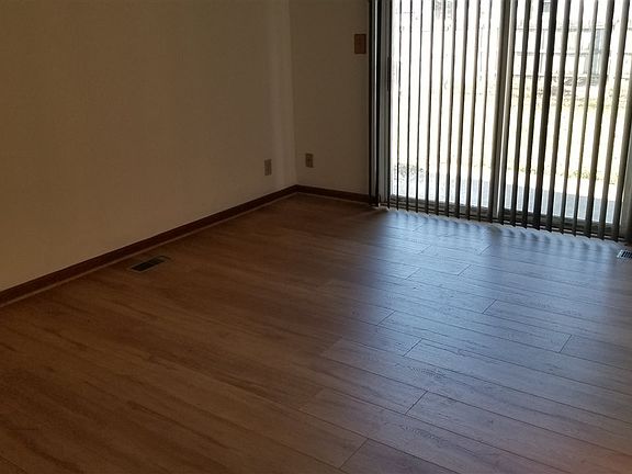 4th image of 3401 Abbey Ln