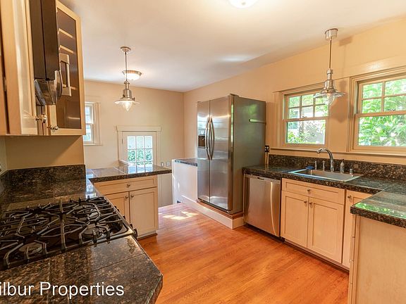 2nd image of 409 Leland Ave