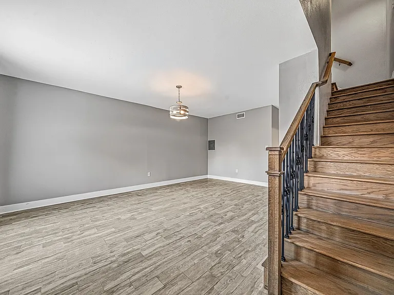 830 Threadneedle St #240 — Photo 5
