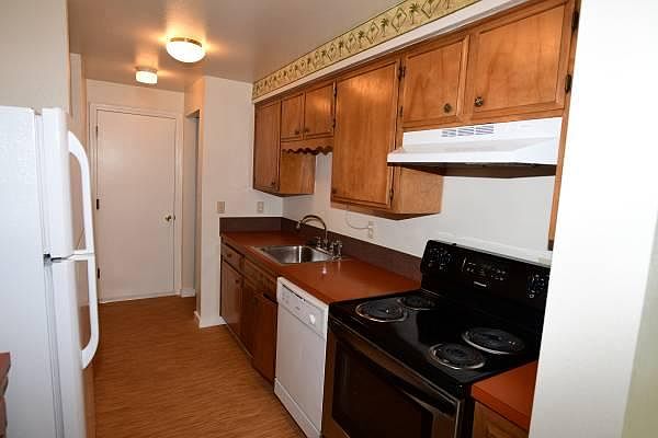 2nd image of 1224 46th Pl SE