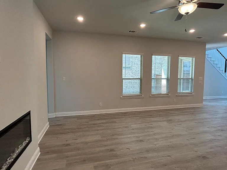 9008 Guadalupe St — Photo 34