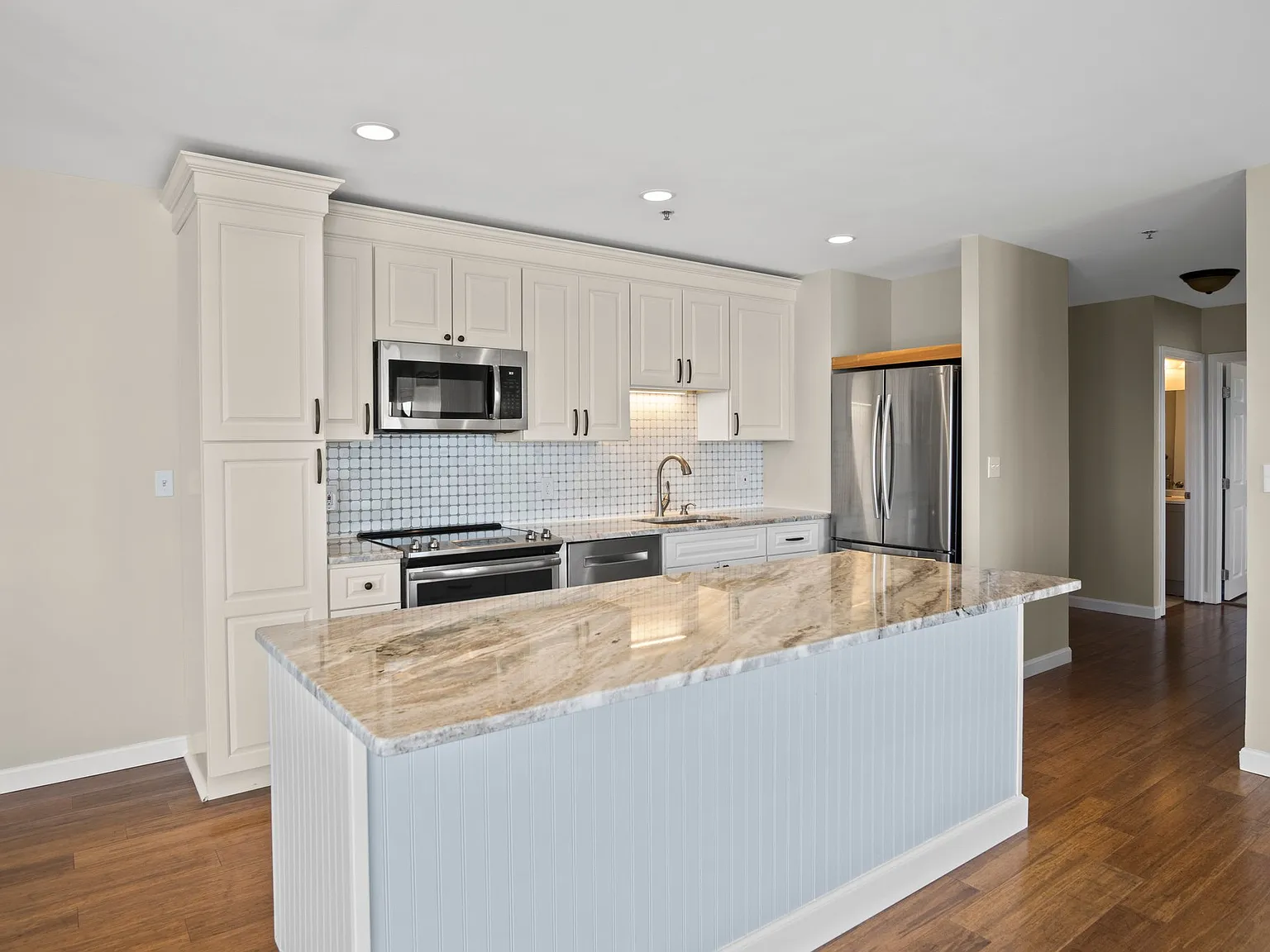 2 bed, 1007 sqft, $3,000 — Photo 4
