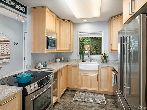 5th image of 210 Boylston Ave E APT 303