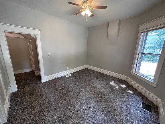4th image of 325 E Maxwell St #1