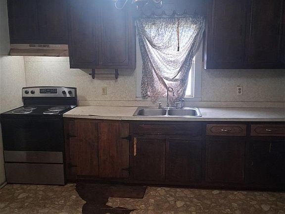 3rd image of 109 Monroe St