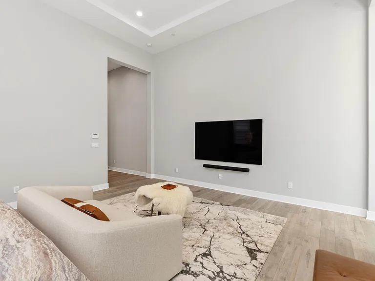 6195 Summit Crest Cir — Photo 13