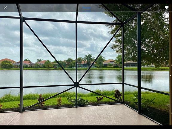 4th image of 307 NW Somerset Cir