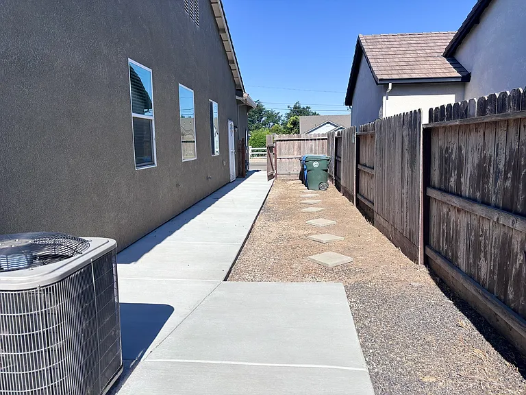 2096 Oleander Ave — Photo 18
