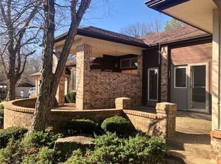 8 Teresa Dr, Bella Vista, AR 72715