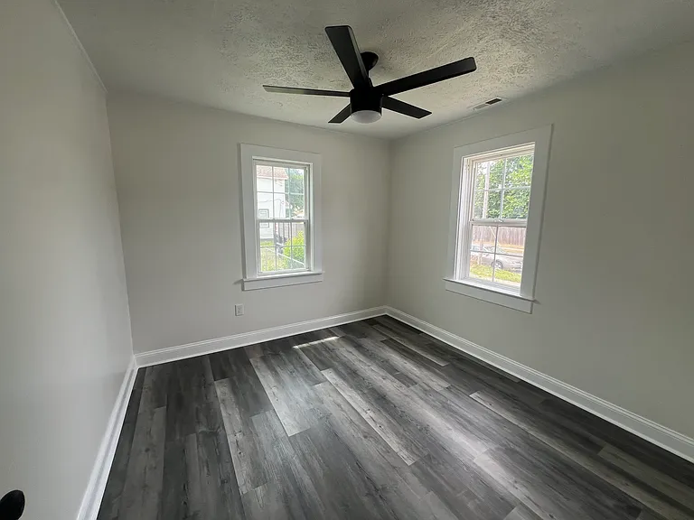 3115 Roanoke Ave — Photo 3