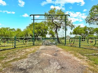 285 N County Road 353, Orange Grove, TX 78372