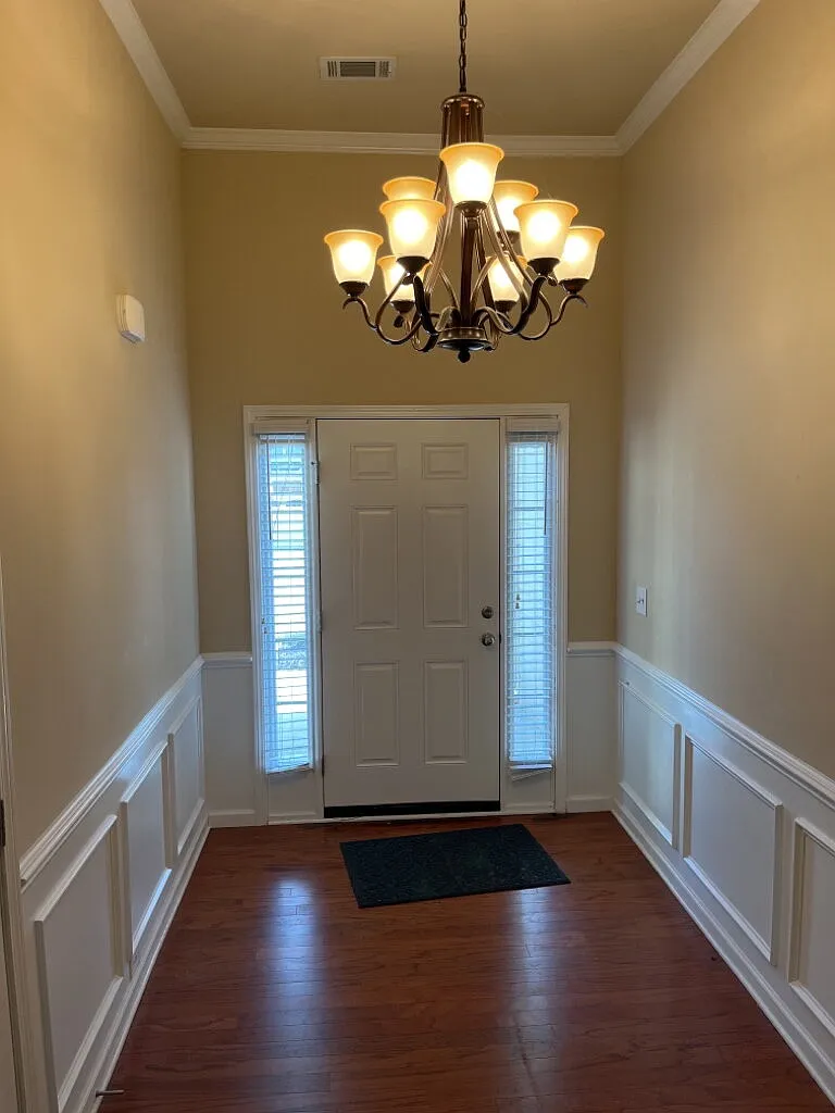 3 bed, 2.0 bath, 2000 sqft, $2,450 — Photo 4
