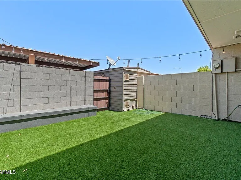 4233 N Miller Rd — Photo 35