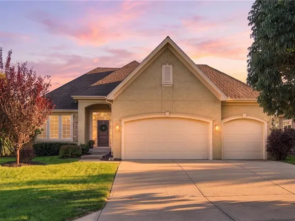 24111 W 121st St, Olathe, KS 66061