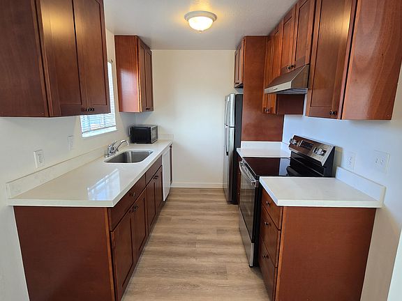 2nd image of 78 Oakwood Dr Unit B