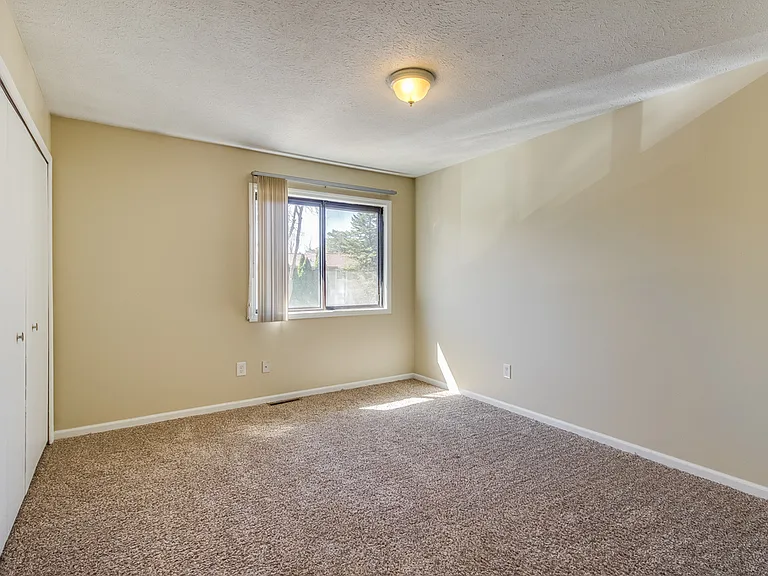 Cedarwood Condos — Photo 15