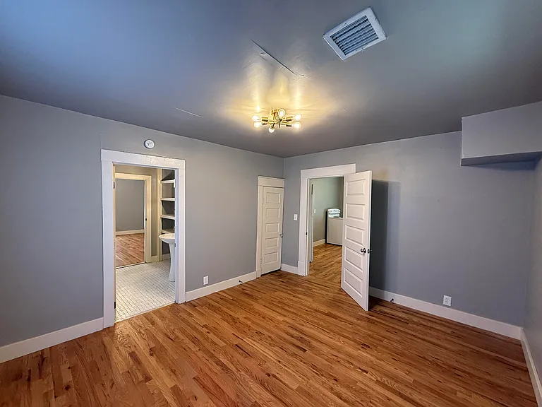 706 S Saint Louis Ave — Photo 11
