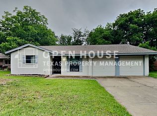2700 Olympia Dr, Arlington, TX 76013