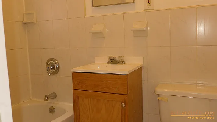 Rented by aptsandlofts.com | media 6