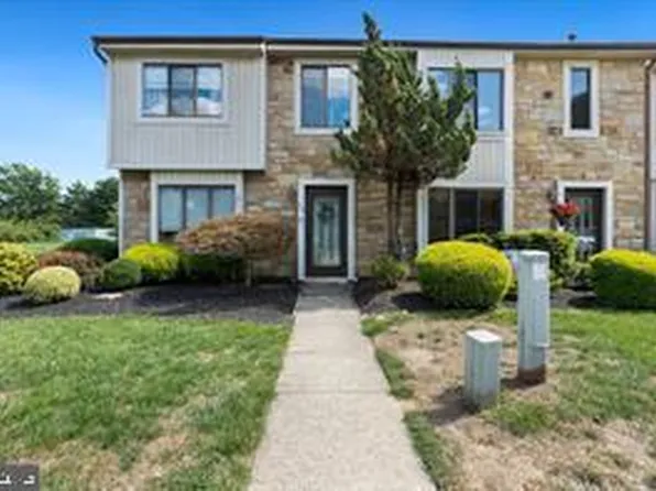 24 Topaz Ln, Hamilton, NJ 08690