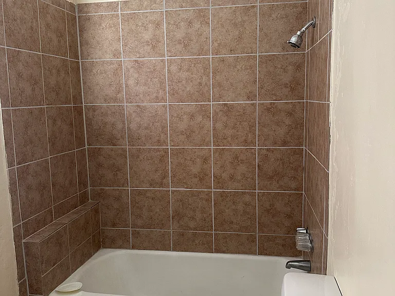 2327 Chester Ln #C — Photo 10
