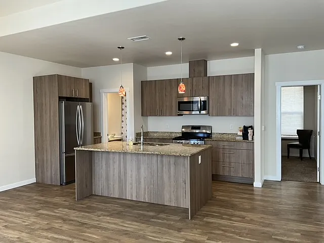 728 Oak St — Photo 4