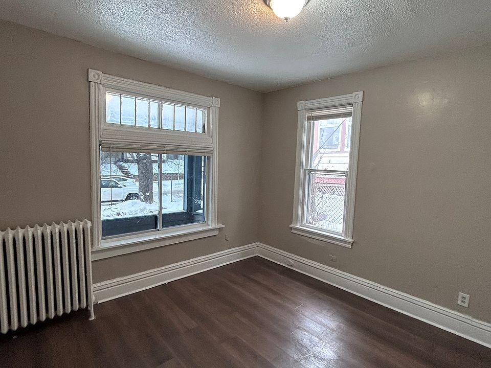 1st image of 795 4th St E
