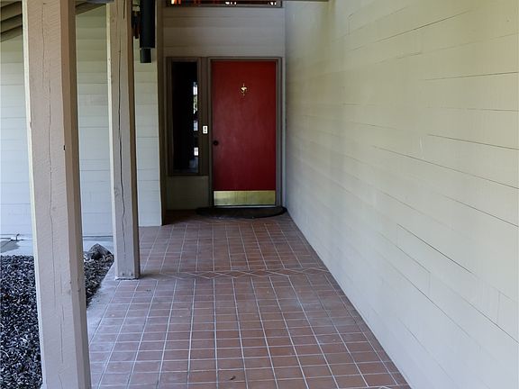 4th image of 728 E Tamarack