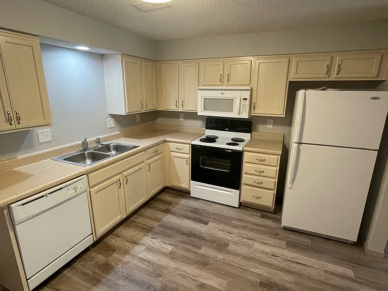 1503 Shagbark Ln #M — Photo 3