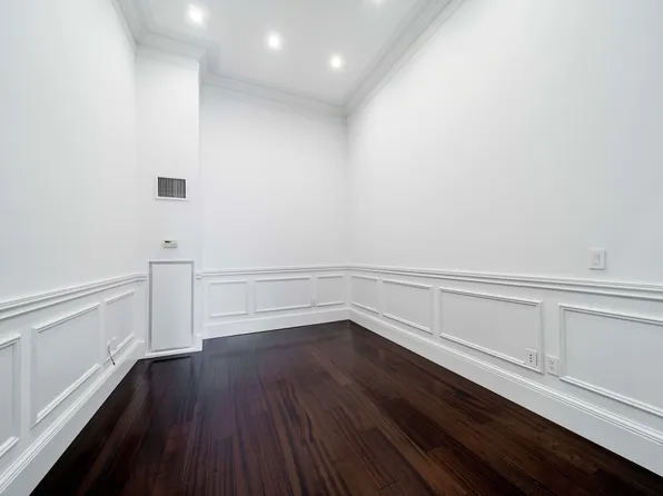 351 East 51st Street image 9 of 13